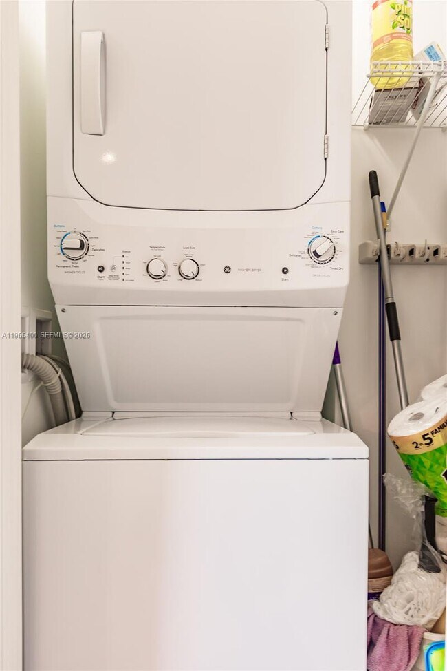 Building Photo - 801 S Miami Ave