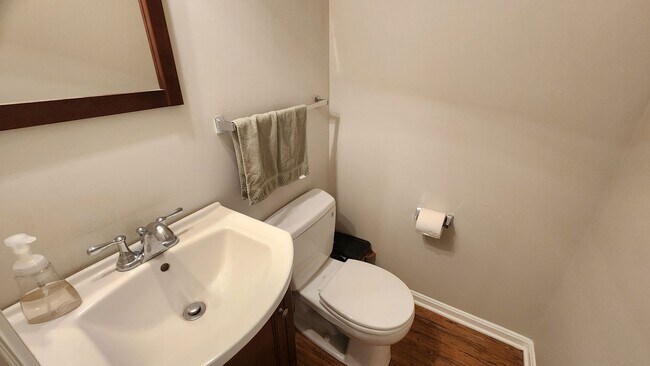 Building Photo - Beautifully Remodeled  End-Unit Townhome