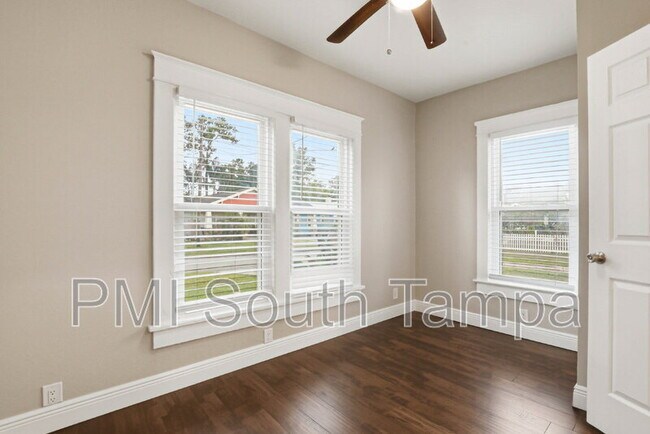 Building Photo - 203 W Emma St