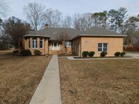 Building Photo - 3 bedroom 2.5 bathroom in Forrest Park Sub...