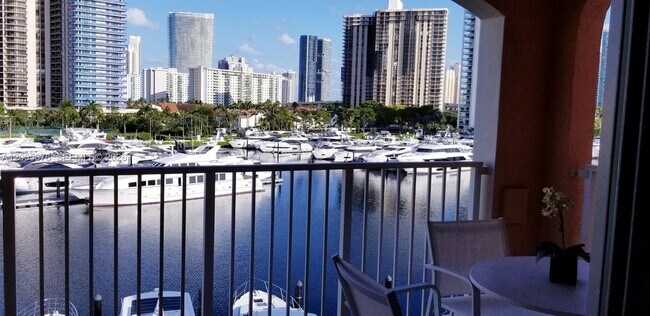 Building Photo - 19901 E Country Club Dr