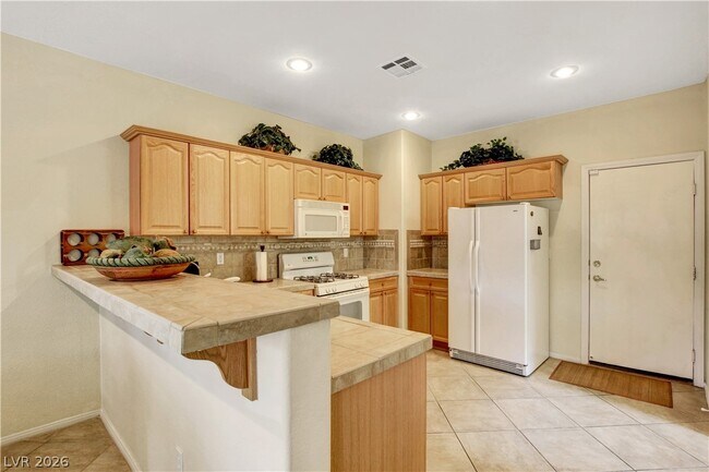 Building Photo - 251 Queens Ct
