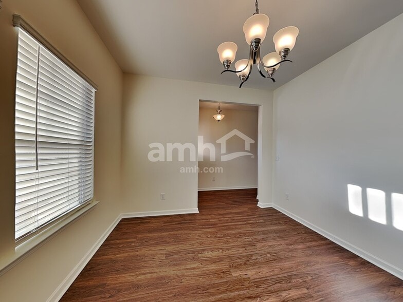 Building Photo - 307 Camp dr