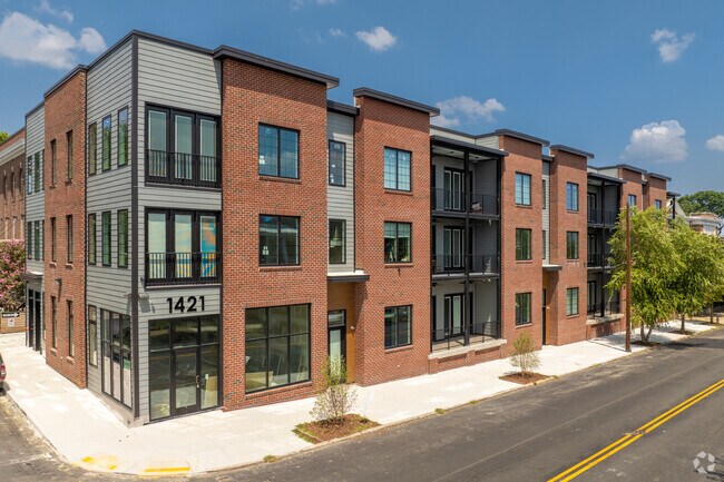 1421 Bainbridge St - 1421-1422 Bainbridge St