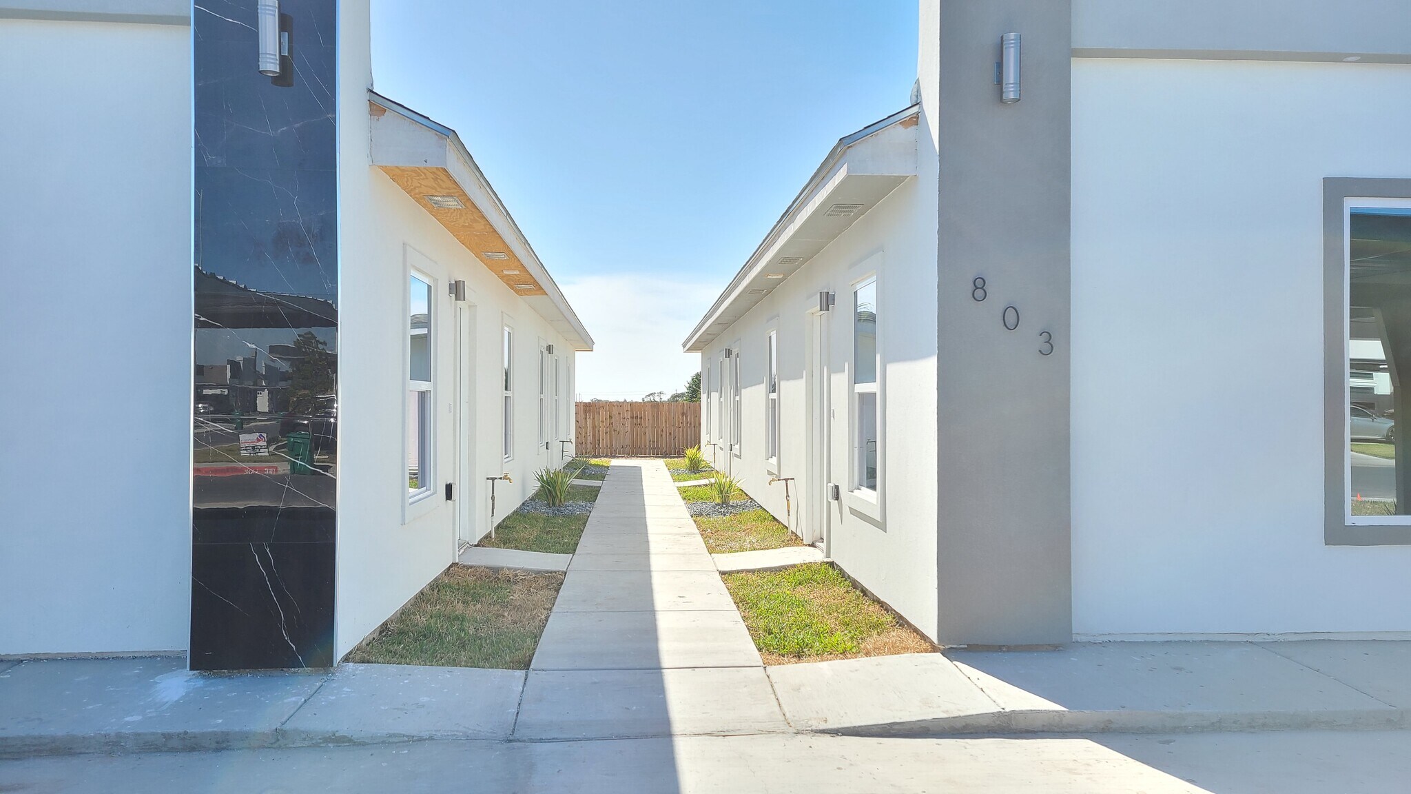 Building Photo - 803 W Smith Dr