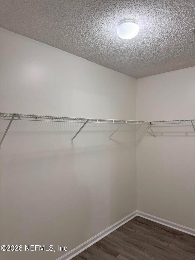 Building Photo - 8250 Lakemont Dr