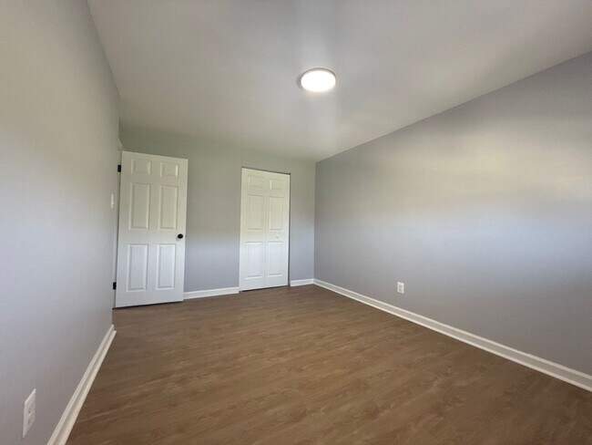 Building Photo - Three Bedroom House in Dundalk