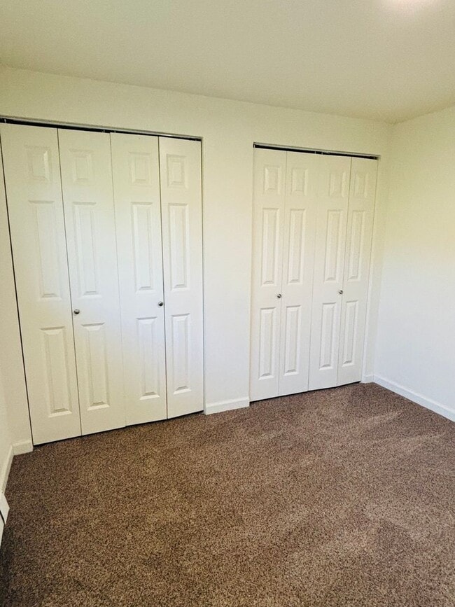 Building Photo - Cute 2 bedroom West Harvard area