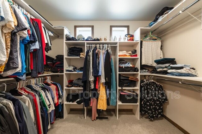 Building Photo - 527 Flint Dr