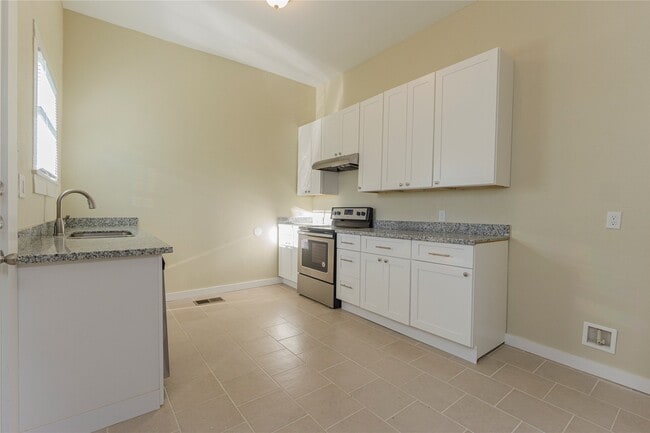 Building Photo - 1219 33rd St