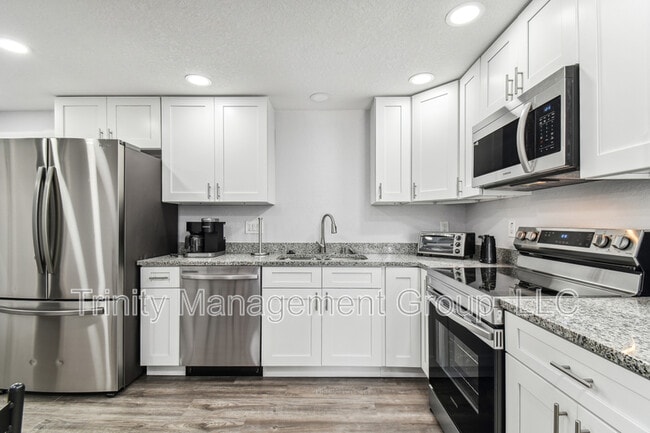 Building Photo - 10033 Brunswick Ln