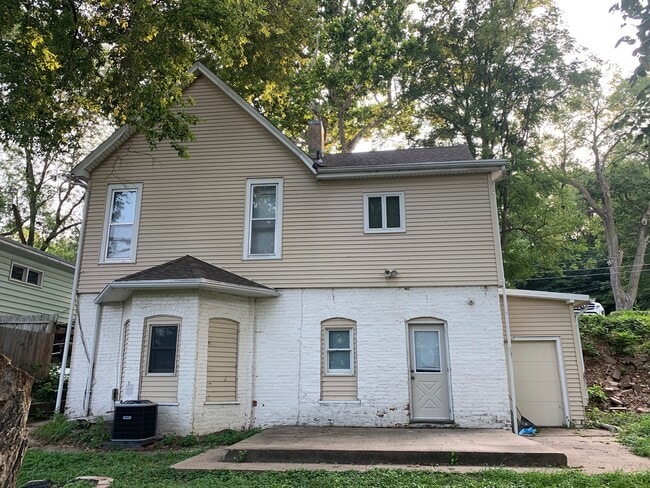 Building Photo - 335 N 1st St