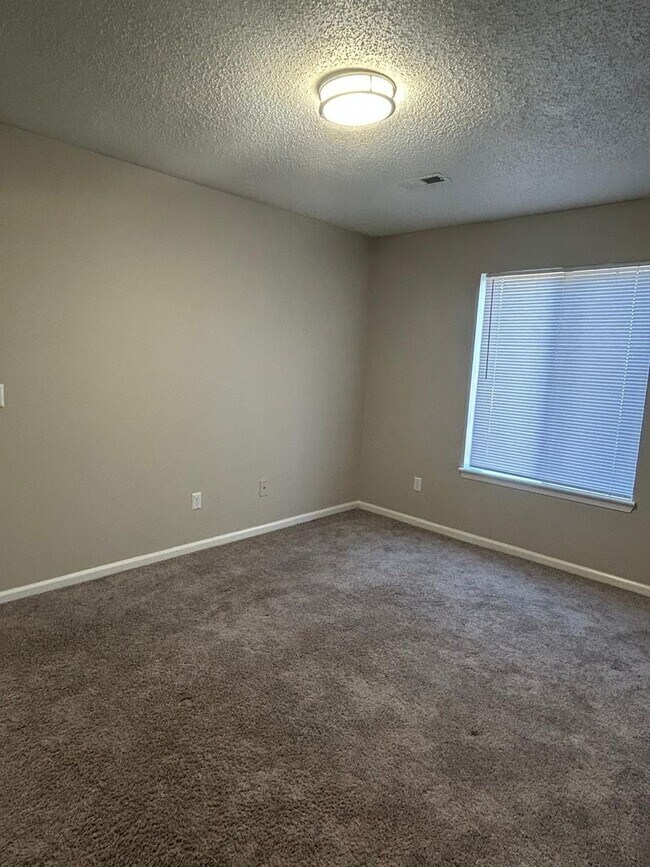 Building Photo - Modern Comfort & Convenience at Westfield Gardens Lexington - 353A