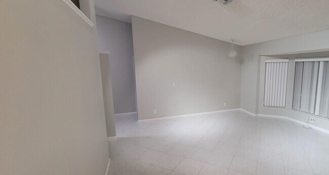 Building Photo - 5595 Egret Isle Trail