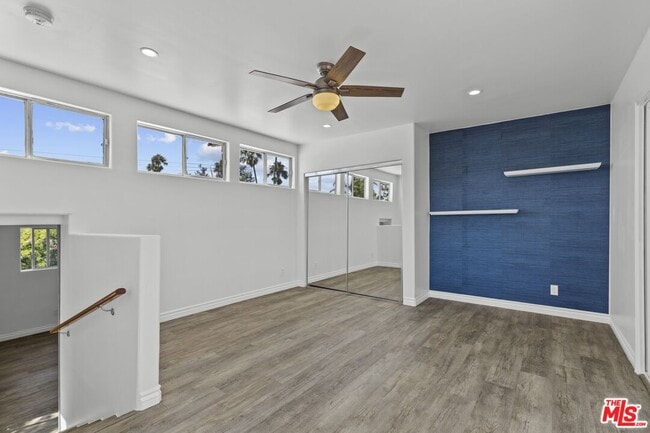Building Photo - 205 7th Ave