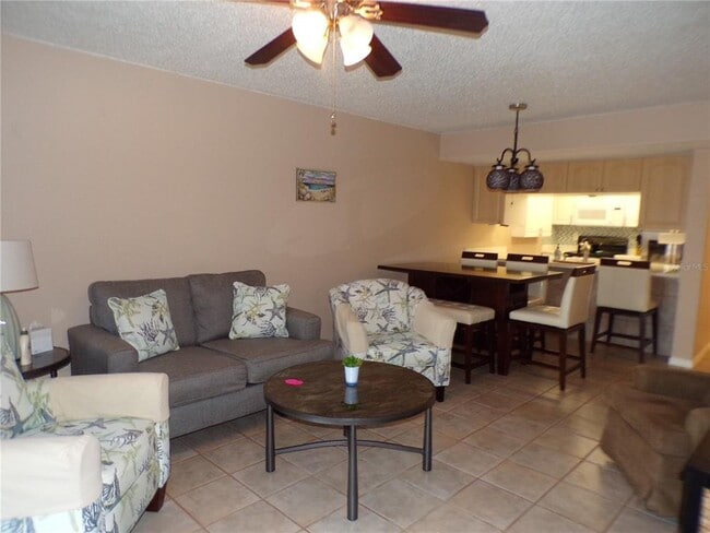 Building Photo - 4016 Oakview Dr