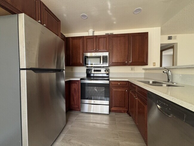 Building Photo - Downstairs 2BR/1BA—recently updated with n...