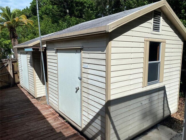 Building Photo - 701 Bluff View Dr