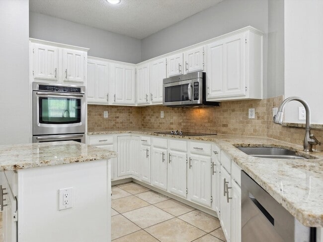 Building Photo - 205 Bayou Ct