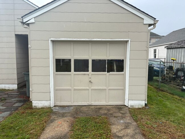 Building Photo - 611 N Michigan Ave