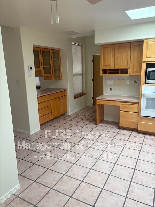 Building Photo - 8220 W Raintree Dr NE