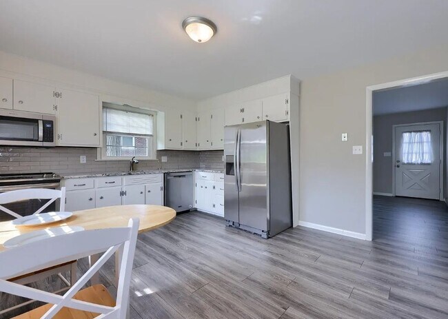 Building Photo - 131 Highview Dr