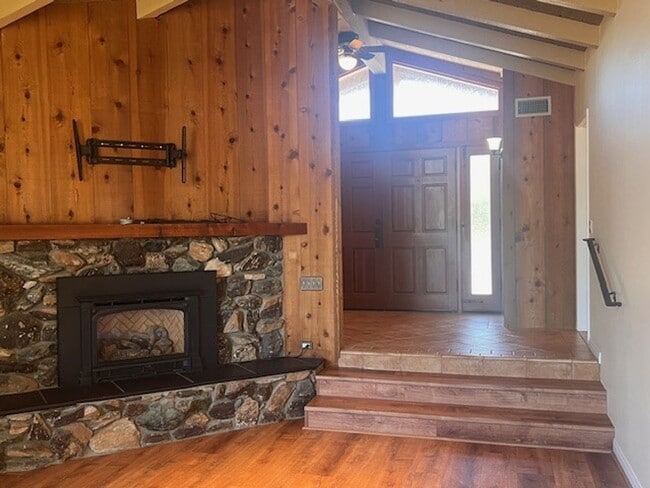 Building Photo - New Price!  COUNTRY LIVING AT ITS BEST