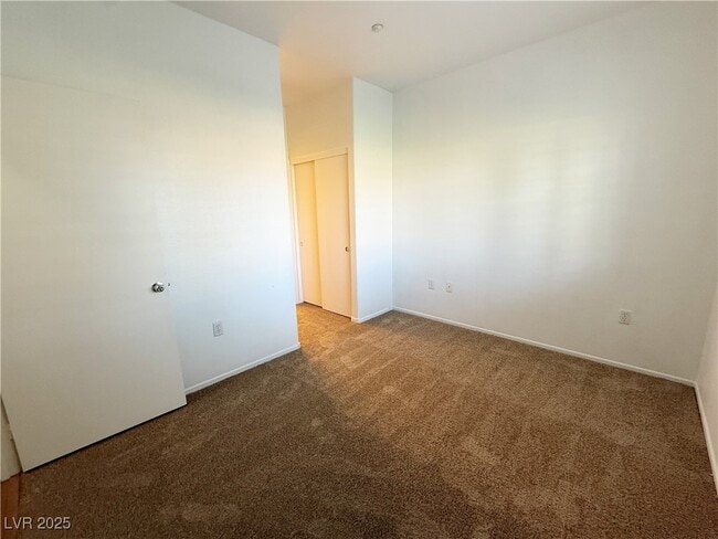 Building Photo - 5975 Barbosa Dr