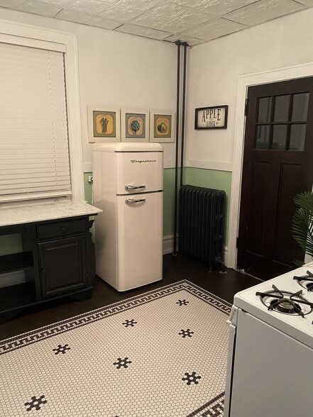 Building Photo - 301 Bingham Ave