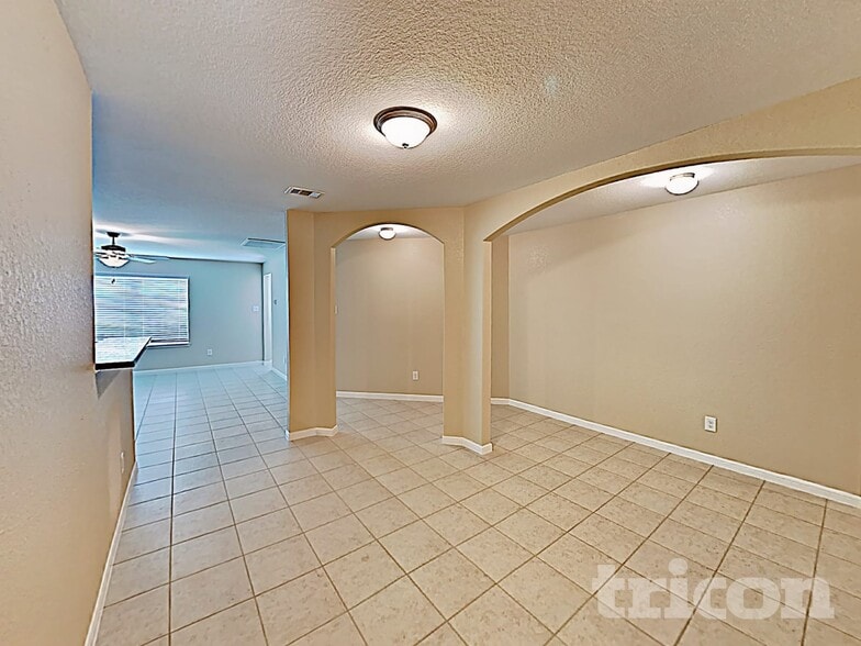 Building Photo - 725 Totem Trail Dr