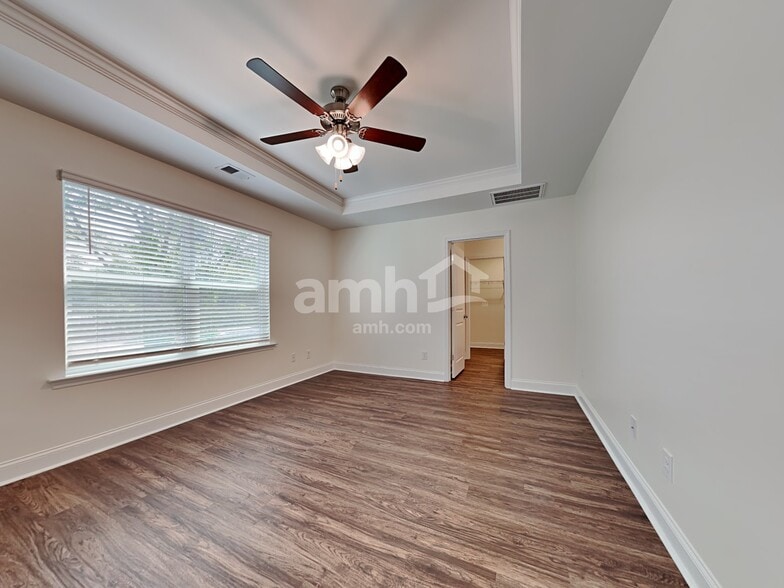 Building Photo - 1821 Produce Ln