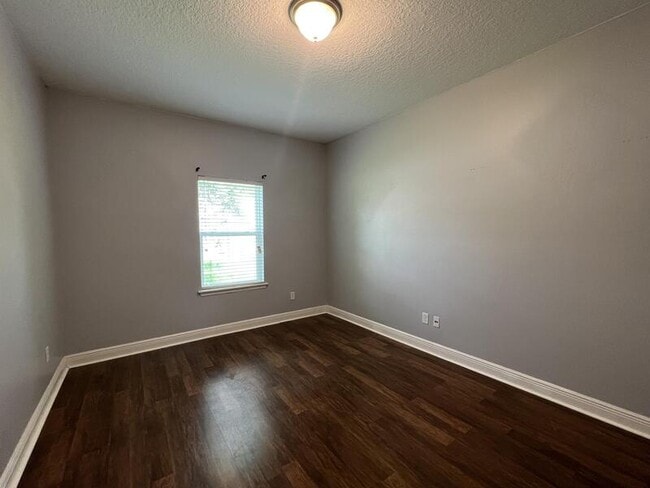 Building Photo - 14036 Lonecreek Ave