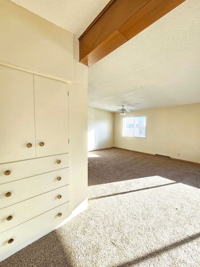 Building Photo - 302 N Argonne Rd