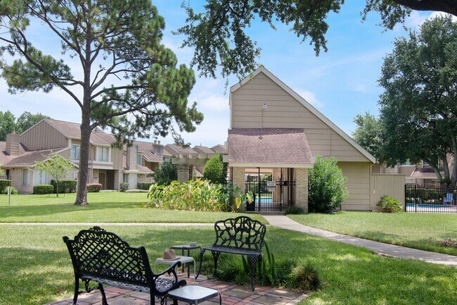 Building Photo - 11681 Village Pl Dr