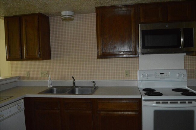 Building Photo - 4929 Meadow Pl Dr
