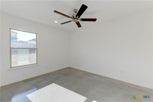 Building Photo - 526 Lost Trl