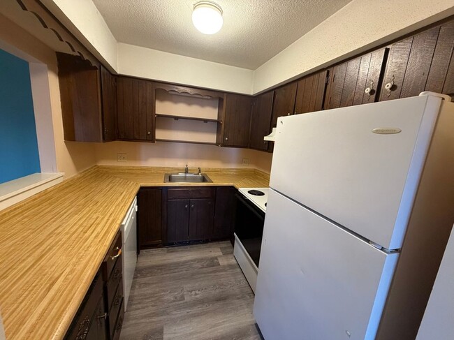 Building Photo - 1088 Dover, 203