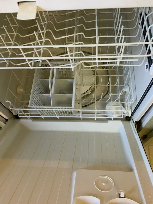 Building Photo - 200 Sunset Dr