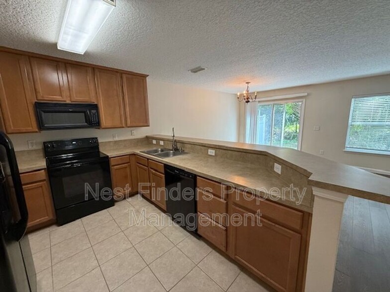 Building Photo - 808 S Black Cherry Dr
