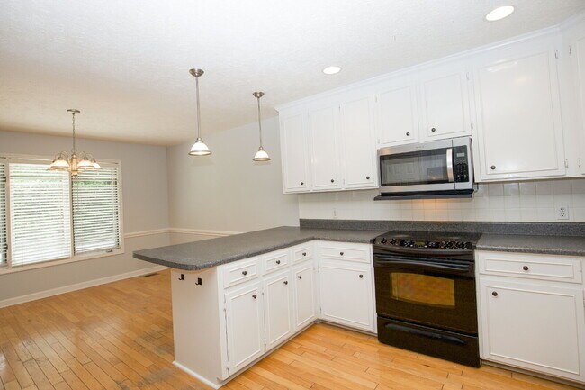 Building Photo - 806 Sumac Ln