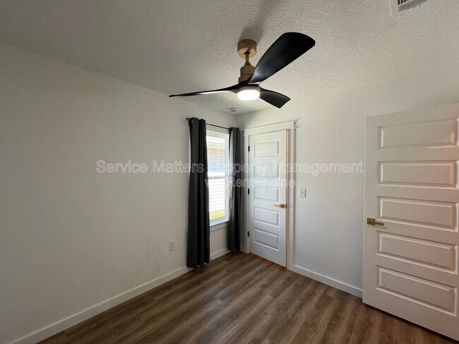 Building Photo - 3241 Damon Dr