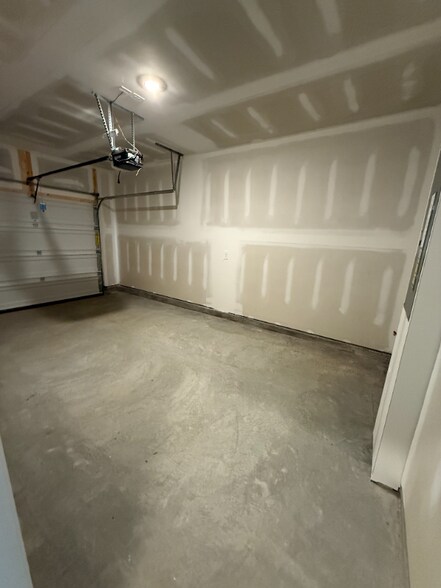 Building Photo - 209 Hazel Ln