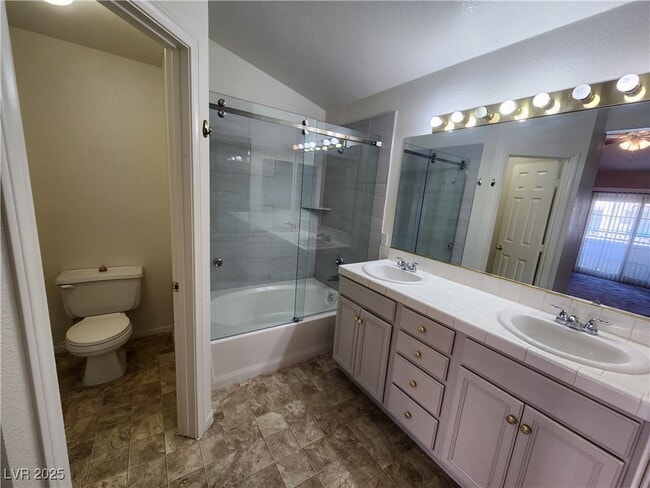 Building Photo - 5201 S Torrey Pines Dr
