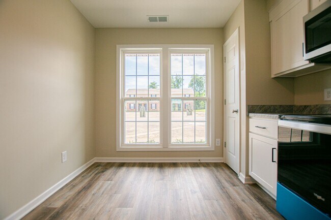 Building Photo - 2066 Tynewood Dr