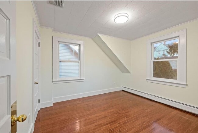 Building Photo - 28 Conklin Ave