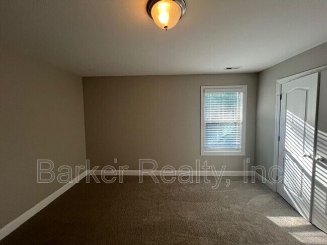 Building Photo - 324 Matilda Pl