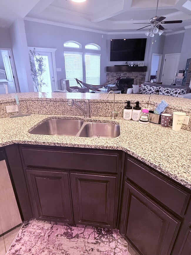 Building Photo - 6801 Truxton Dr