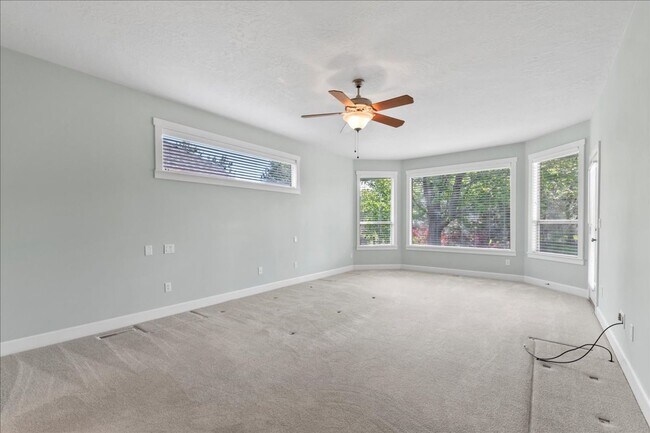 Building Photo - 3 Bedroom 3 Bathroom Home in Desirable Eag...