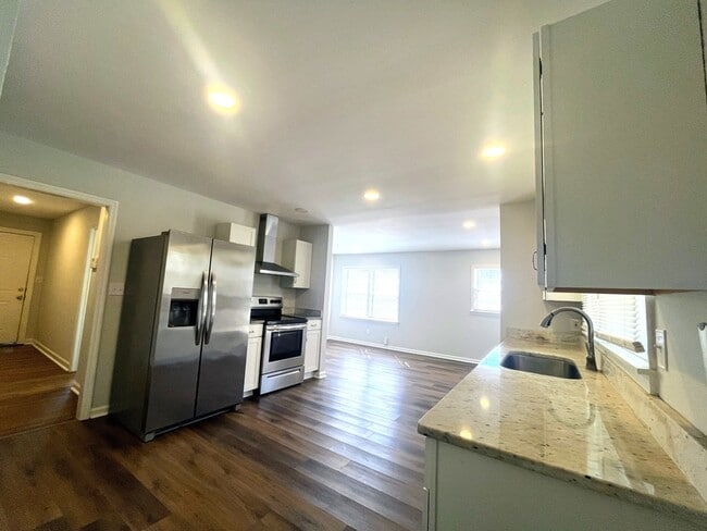 Building Photo - 2211 Linde St NW