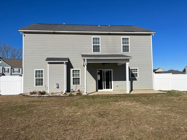Building Photo - Beautiful 4 Bed, 2.5 Bath Westgate Home
